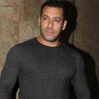 Salman Khan, Salman Khan Peed, Salman Khan Peed Female Journalist, Salman Khan Peed Lady Journo, Salman Peed Controversy, Salman Peed Photo