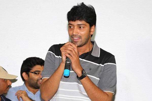 Allari Naresh Selfie, Allari Naresh Selfie Fans, Allari Naresh hates Selfie, Allari Naresh Dislikes Selfie, Allari Naresh Selfie Photo
