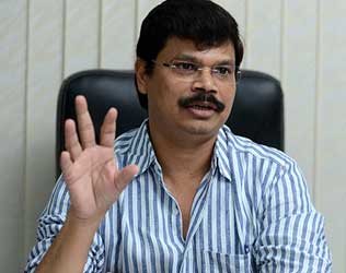 Boyapati Srinu, Boyapati Srinu Krishna Pushkaralu 2016, Director Boyapati Srinu Krishna Pushkaralu 2016, Boyapati Srinu Vijayawada Krishna Pushkaralu 2016, Boyapati Srinu Krishna Pushkaralu 2016 Harathi, Boyapati Srinu Krishna Pushkaralu 2016 Arati, Boyapati Srinu Vijayawada Krishna Pushkaralu 2016,