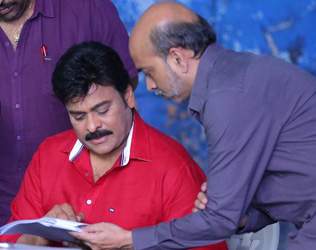 Chiranjeevi,Chiranjeevi 150 movie Release date, Chiranjeevi 150 movie Release Sankranthi, Chiranjeevi 150 movie Release January 2017, Chiranjeevi 150 movie Release Theatres