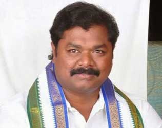 Dadisetty Raja, Dadisetty Raja Tuni Violence, MLA Dadisetty Raja Tuni Violence, YSRCP Dadisetty Raja Tuni Violence, Dadisetty Raja Kapu Tuni Violence