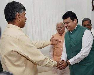 Fadnavis, Fadnavis Chandrababu Naidu Comparison, Fadnavis Chandrababu Naidu Controversy, Fadnavis Chandrababu Naidu Difference
