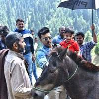 Dhruva Horse Riding, Dhruva Horse Riding Ram Charan, Dhruva Horse Riding Shooting, Dhruva Horse Riding Working Stills, Dhruva Horse Riding Photos