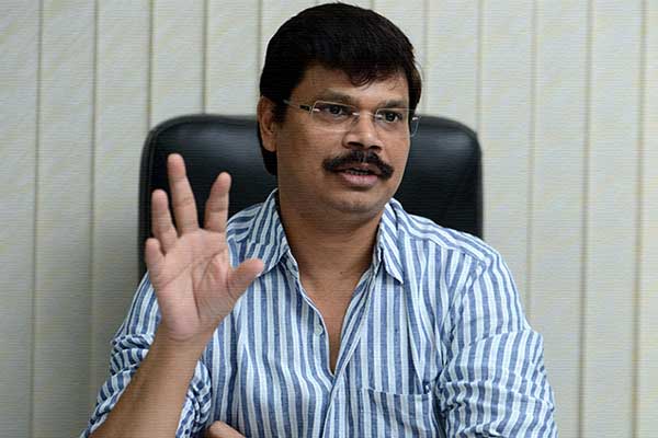 Boyapati Srinu, Boyapati Srinu Krishna Pushkaralu 2016, Director Boyapati Srinu Krishna Pushkaralu 2016, Boyapati Srinu Vijayawada Krishna Pushkaralu 2016, Boyapati Srinu Krishna Pushkaralu 2016 Harathi, Boyapati Srinu Krishna Pushkaralu 2016 Arati, Boyapati Srinu Vijayawada Krishna Pushkaralu 2016, 