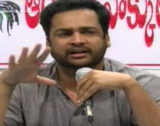 Actor Sivaji, Actor Sivaji Suicide, Actor Sivaji Suicide Warning, Actor Sivaji Suicide Threat, Actor Sivaji Suicide Attempt, Telugu Actor Sivaji Suicide