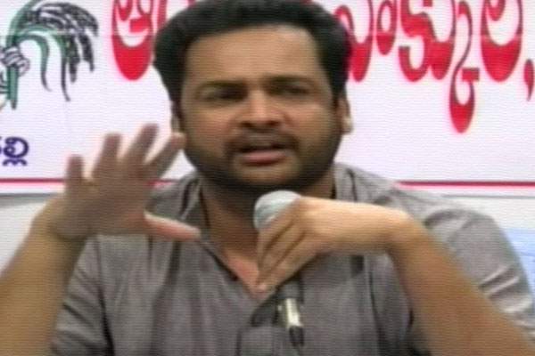 Actor Sivaji, Actor Sivaji Suicide, Actor Sivaji Suicide Warning, Actor Sivaji Suicide Threat,  Actor Sivaji Suicide Attempt, Telugu Actor Sivaji Suicide 