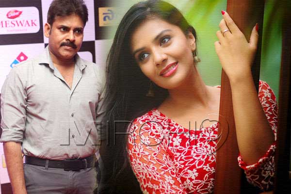 Pawan Kalyan, Pawan Kalyan Sree Mukhi, Pawan Kalyan Sree Mukhi Selfie, Pawan Kalyan Anchor Sree Mukhi Selfie, Pawan Kalyan TV Anchor Sree Mukhi Selfie, Power Star Pawan Kalyan Sree Mukhi Selfie, Pawan Kalyan Sree Mukhi Selfie Photo, 