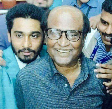 Rajinikanth, Rajinikanth Selfie, Rajinikanth Selfie Photo, Rajinikanth Airport Selfie Photo, Rajinikanth Chennai Return Selfie Photo, Rajinikanth Chennai Airport Selfie Photo