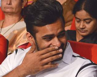 Sai Dharam Teja Aapalenu Brother, Allu Arjun Cheppanu Brother, Sai Dharam Teja Allu Arjun Controversy, Sai Dharam Teja Allu Arjun Pawan Fans Controversy