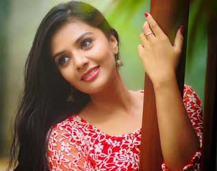 Pawan Kalyan, Pawan Kalyan Sree Mukhi, Pawan Kalyan Sree Mukhi Selfie, Pawan Kalyan Anchor Sree Mukhi Selfie, Pawan Kalyan TV Anchor Sree Mukhi Selfie, Power Star Pawan Kalyan Sree Mukhi Selfie, Pawan Kalyan Sree Mukhi Selfie Photo,