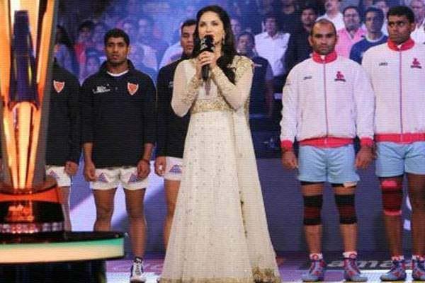 Sunny Leone,Sunny Leone National Anthem,Sunny Leone National Anthem Controversy,Sunny Leone National Anthem Case,Sunny Leone National Anthem Pro Kabaddi
