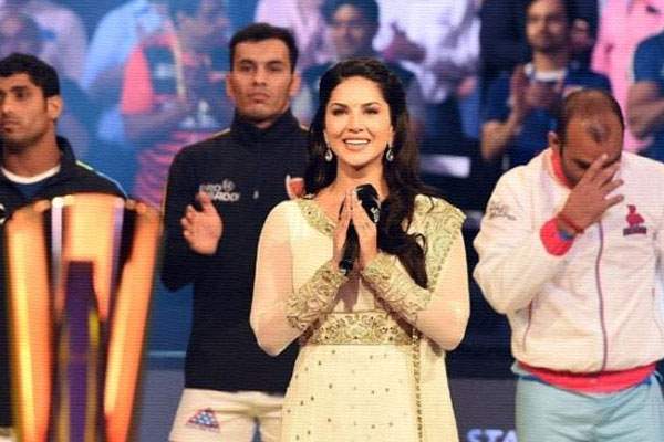 Sunny Leone, Sunny Leone National Anthem, Sunny Leone National Anthem Controversy, Sunny Leone National Anthem Police Case, Sunny Leone National Anthem Pro Kabaddi