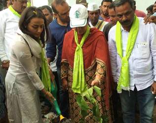 Namratha Mahesh, Namratha Mahesh Haritha Haram, Namratha Mahesh Haritha Haram Photos,Namratha Mahesh Haritha Haram NTR Family, Namratha Haritha Haram Photos