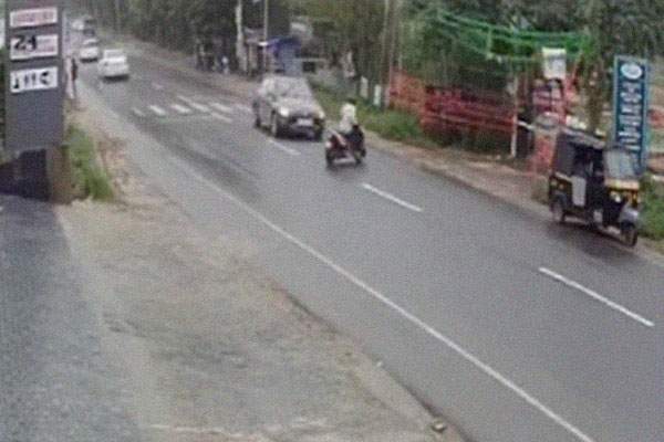 Wayanad Shocking Road Accident, Wayanad Shocking Scooter Accident, Wayanad Shocking Scooter Accident CCTV Video Footage, Wayanad Road Accident