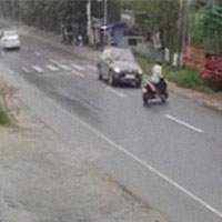 Wayanad Shocking Road Accident, Wayanad Shocking Scooter Accident, Wayanad Shocking Scooter Accident CCTV Video Footage, Wayanad Road Accident