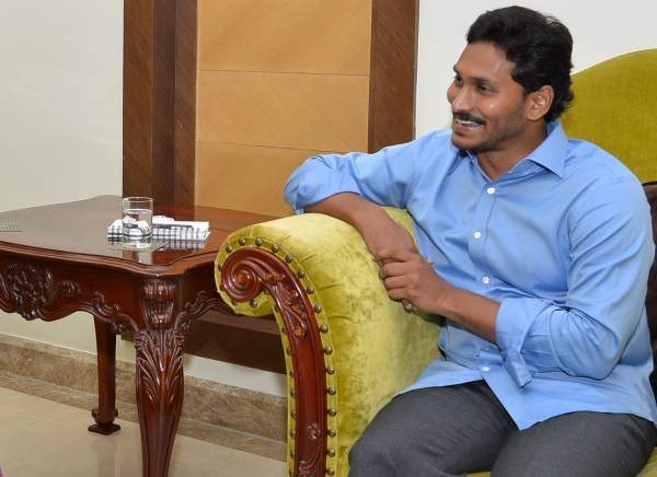 YS Jagan, YS Jagan Swiss Challenge Bidding, YS Jagan Swiss Challenge Amaravati, YS Jagan Swiss Challenge Controversy, YS Jagan Swiss Challenge Agitation 