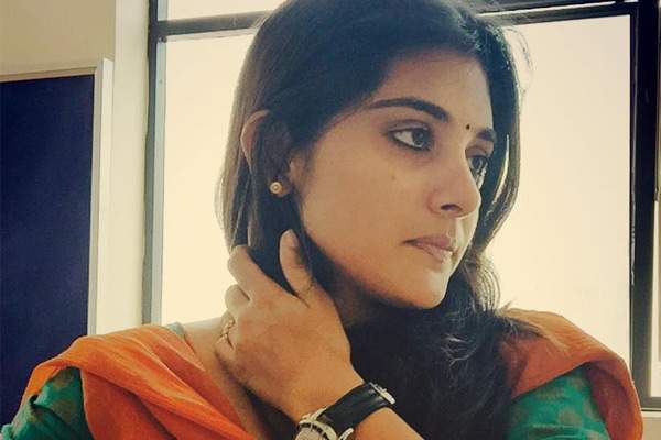 Niveda Thomas Skin Show, Niveda Thomas Glamour roles, Niveda Thomas Exposing, Actresss Niveda Thomas Exposing, Niveda Thomas Hot