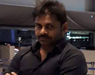 Pawan Kalyan Stands in Queue,Pawan Kalyan London Airport Photos, Pawan Kalyan London Airport Stills, Pawan Kalyan London Trip Photos,