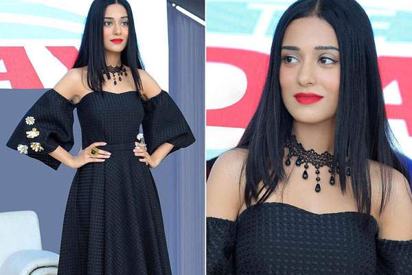 Amrita Rao, Amrita Rao Singing, Bollywood Actress Amrita Rao Singing, Amrita Rao Singing Song , Amrita Rao Playback Singing,