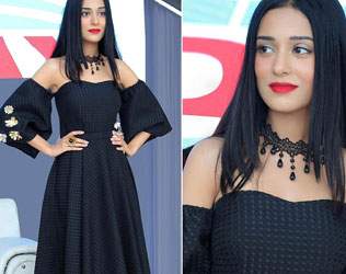 Amrita Rao, Amrita Rao Singing, Bollywood Actress Amrita Rao Singing, Amrita Rao Singing Song , Amrita Rao Playback Singing,