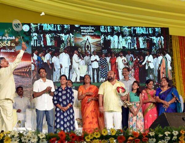 Chandrababu Naidu Plays Badminton PV Sindhu , CM Chandrababu Naidu Plays Badminton PV Sindhu, Chandrababu Naidu Plays Badminton PV Sindhu Vijayawada