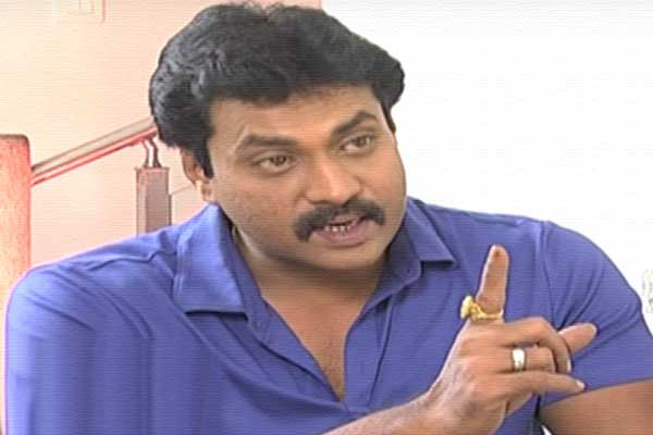 Comedian Sunil, Comedian Sunil Threatens TV9 Reporter, Comedian Sunil Threatens TV9 Reporter Jafar, Comedian Sunil Threatens Reporter Jafar, Comedian Sunil Threatens Jafar, Hero Sunil Threatens TV9 Reporter Jafar,