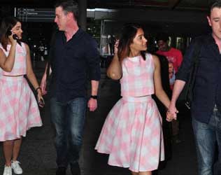 Ileana, Ileana Andrew Kneebone Caught on Cam, Ileana DCruz Andrew Kneebone Caught on Cam, Ileana Boy Friend Andrew Kneebone Caught on Cam, Ileana Lover Andrew Kneebone Caught on Cam,