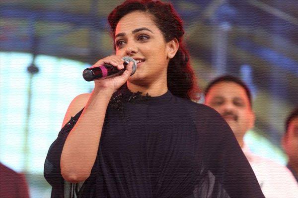 Nithya Menen Ignores Allu Arjun, Nithya Menen Ignores Allu Arjun Controversy, Nithya Menen Ignores Allu Arjun Janatha Garage Audio Launch, Nithya Menen Allu Arjun Controversy