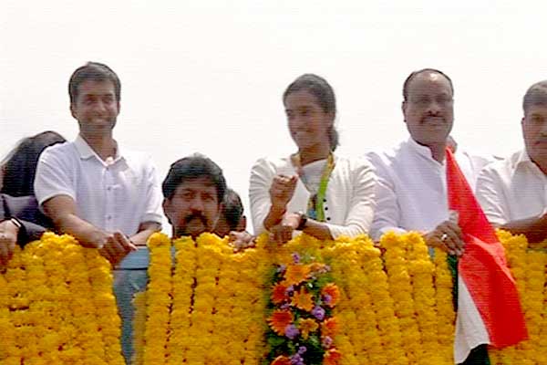 PV Sindhu, PV Sindhu Guard of Honour, PV Sindhu AP Guard of Honour, PV Sindhu Andhra Pradesh Guard of Honour, Badminton PV Sindhu Guard of Honour, PV Sindhu AP Govt Guard of Honour, PV Sindhu AP Government Guard of Honour, PV Sindhu Andhra Pradesh Guard of Honour, PV Sindhu Andhra Pradesh Government Guard of Honour