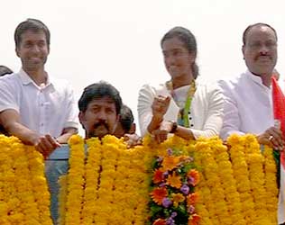 PV Sindhu, PV Sindhu Guard of Honour, PV Sindhu AP Guard of Honour, PV Sindhu Andhra Pradesh Guard of Honour, Badminton PV Sindhu Guard of Honour, PV Sindhu AP Govt Guard of Honour, PV Sindhu AP Government Guard of Honour, PV Sindhu Andhra Pradesh Guard of Honour, PV Sindhu Andhra Pradesh Government Guard of Honour
