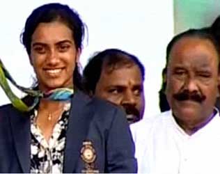 PV Sindhu, Devineni Umamaheswara Rao Congratulated PV Sindhu Airport, Minister Devineni Uma Congratulated PV Sindhu Airport, AP Minister Devineni Congratulated PV Sindhu Airport
