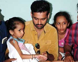 Hero Ram, Hero Ram Meets Kundana Purnachandrika, Hero Ram Meets Fan Kundana Purnachandrika, Hero Ram Meets 4 Years Old Fan Kundana Purnachandrika, Hero Ram Meets Vizag Fan Kundana Purnachandrika