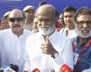 Rajinikanth Kamal Haasan,Rajinikanth Kamal Haasan Health Condition,Rajinikanth Calls Kamal Haasan,Rajinikanth Meets Kamal Haasan, Rajini Spoked Kamal Haasan