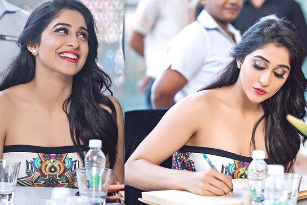 Regina Cassandra, Regina Cassandra Demands Money Ramp Walk, Heroine Regina Demands Money Ramp Walk, Regina Demands Money Chennai Fashion Ramp Walk