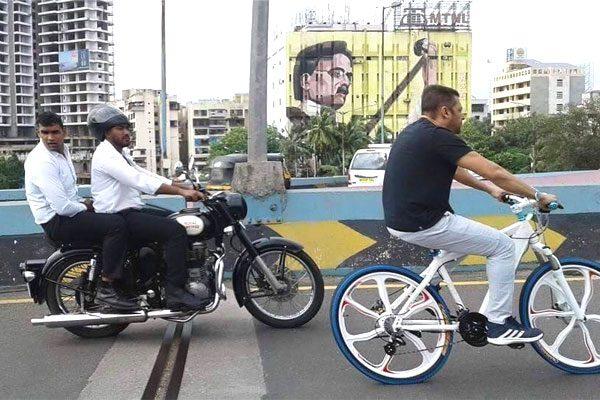Salman Khan, Salman Khan Cycling Mumbai Streets, Salman Khan Biking Mumbai Streets, Salman Khan Cycling Ride Mumbai Roads