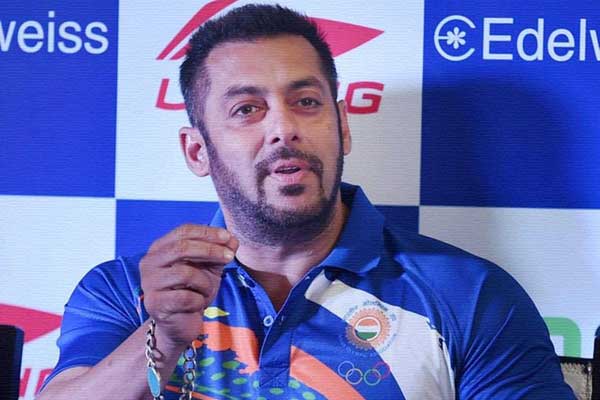 Salman Khan, Salman Khan Gift Cheque, Salman Khan Gift Cheque Athletes, Salman Khan Gift Cheque Rio Olympic Athletes , Salman Khan Gift Cheque Rio Olympic Indian Athletes, Salman Khan Gift Cheque Rs. 1,01,000 Rio Olympic Each Athlete,