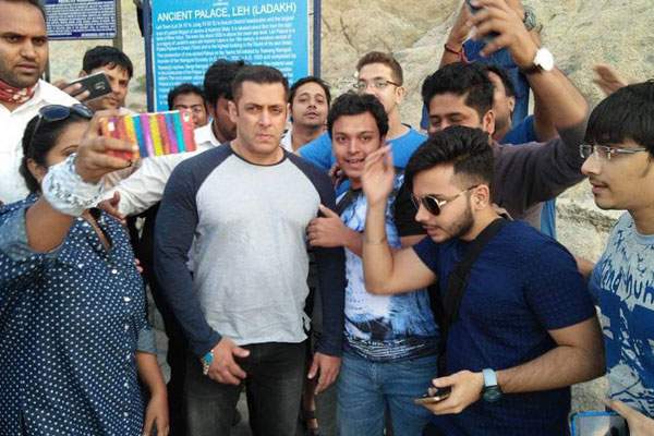 Salman khan, Salman khan Dipa Karmakar, Salman khan Dipa Karmakar Controversy, Salman khan Dipa Karmakar Gymnast Controversy, Salman khan Dipa Karmakar Olympic  Gymnast Controversy,