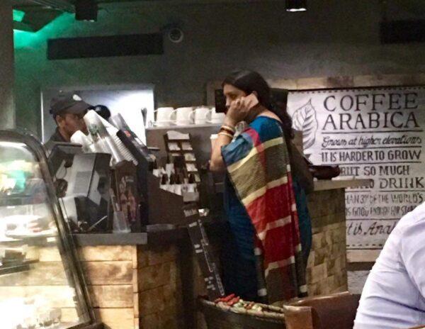 Smriti Irani, Smriti Irani Coffee Shop Viral Photo, Smriti Irani Coffee Shop Social Media Viral Pic, Smriti Irani Coffee Shop Twitter Viral Photo