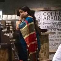 Smriti Irani, Smriti Irani Coffee Shop Viral Photo, Smriti Irani Coffee Shop Social Media Viral Pic, Smriti Irani Coffee Shop Twitter Viral Photo