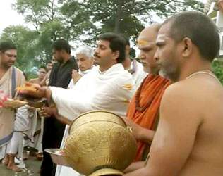 YS Jagan, YS Jagan Swaroopanandendra Swamy, YS Jagan Swaroopanandendra Swamy Links, YS Jagan Swaroopanandendra Swamy Secret Links, YS Jagan Swaroopanandendra Swamy Political Links, YS Jagan Swaroopanandendra Swamy Religious Links, YS Jagan Swaroopanandendra Swamy Relationship, YS Jagan Swaroopanandendra Swamy Alliance, YS Jagan Swaroopanandendra Swamy Connection, YS Jagan Swaroopanandendra Swamy Bond, YS Jagan Swaroopanandendra Swamy Association