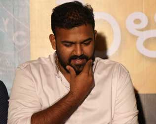 Tarun Bhaskar, Tarun Bhaskar Bollywood Offer, Director Tarun Bhaskar Bollywood Offer, Pelli Chupulu Director Tarun Bhaskar Bollywood Offer, Tarun Bhaskar Pelli Chupulu Bollywood Remake Offer