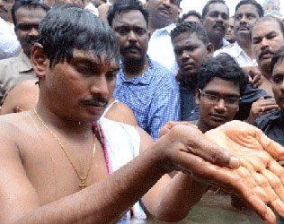 YS Jagan, YS Jagan Hindu, YS Jagan Hindu Pooja, YS Jagan Performing Hindu Poojas, Christian YS Jagan Performing Hindu Pooja, YSRCP YS Jagan Performing Hindu Pooja,