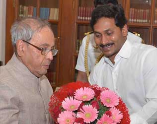 YS Jagan, YS Jagan Pranab Mukherjee, YS Jagan Pranab Mukherjee Meet, YS Jagan Mohan Reddy Pranab Mukherjee Meet, YS Jagan President Pranab Mukherjee Meet, YSRCP YS Jagan Pranab Mukherjee Meet