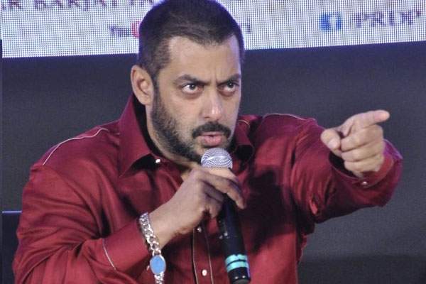 Yash Raj Film, Yash Raj Film Cheating Salman Khan, Yash Raj Film Cheating Salman Khan Sultan Collections, Yash Raj Film Cheating Salman 