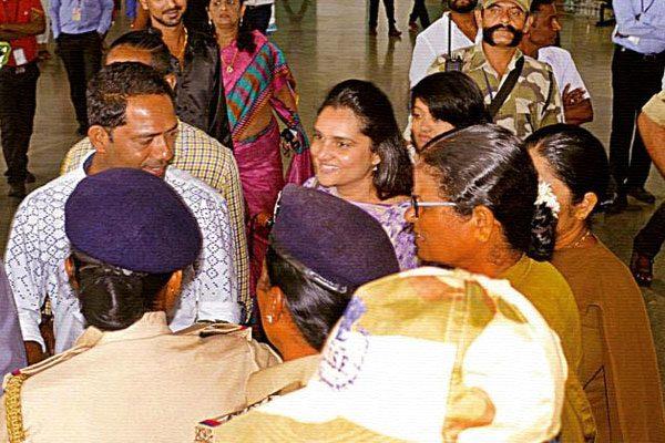 Eggs Attack Ramya, Eggs Attack Kannada Actress Ramya, Eggs Attack Former MP Ramya, BJP Politicians Eggs Attack Ramya, Eggs Attack Ramya Mangaluru Airport