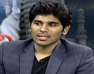 Allu Sirish, Live Caller Shocks Allu Sirish, Pawan Kalyan Fan Shocks Allu Sirish, Pawan Kalyan Fan Shocks Allu Sirish Live Tv Show