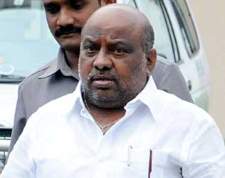 తెలంగాణా మంత్రికి తృటిలో తప్పిన పెనుప్రమాదం!