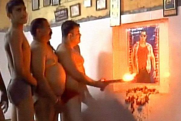 Salman Khan, Salman Khan Fans Aarti, Salman Khan Fans Aarti Pooja, Salman Khan Fans Aarti Video, Salman Khan Fans Aarti Photos 