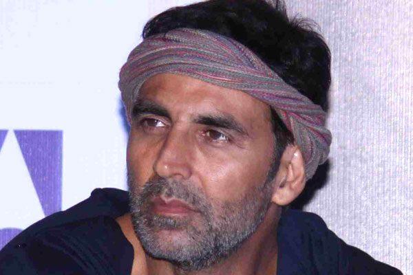 Akshay Kumar, Akshay Kumar Saves Arrested Fan, Akshay Kumar Saves Arrested Fan Police, Akshay Kumar  Arrested Fan Cops, Akshay Kumar Lucky Fan