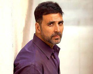 Akshay Kumar, Akshay Kumar Salutes Police, Akshay Kumar Salutes Police Constable Pawan Tayde, Akshay Kumar Salutes Police Pawan Tayde, Akshay Kumar Salutes Lonavala Police, Akshay Kumar Salutes Men in Uniform, Akshay Kumar Salutes Police Pawan Tayde Train Acident